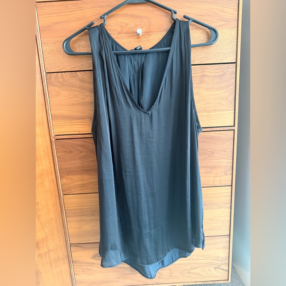 Banana Republic Dark Blue Sleeveless Soft Satin V-neck Top Size XL - Picture 7 of 7